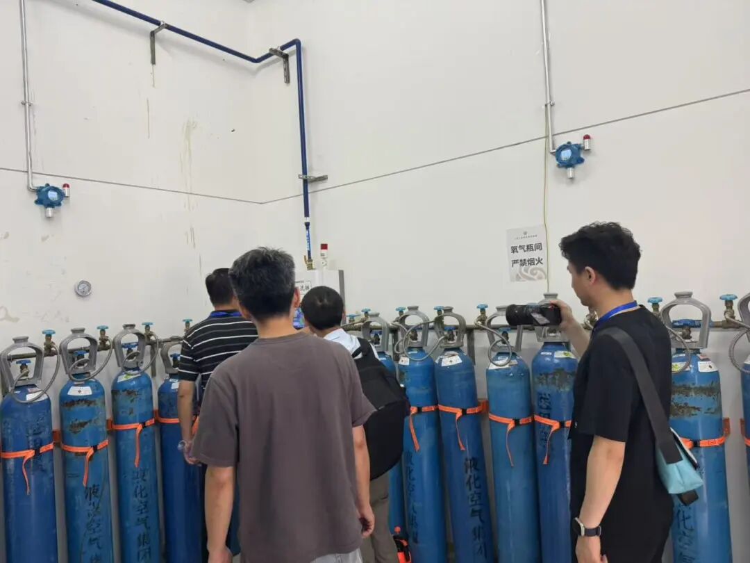 氧气房检查.jpg